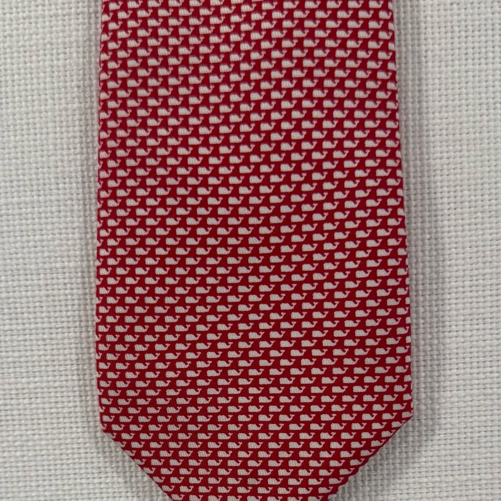 Vineyard Vines Red and White Patterned Tie